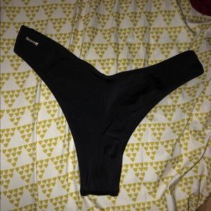 black vs itsy swim bottoms
